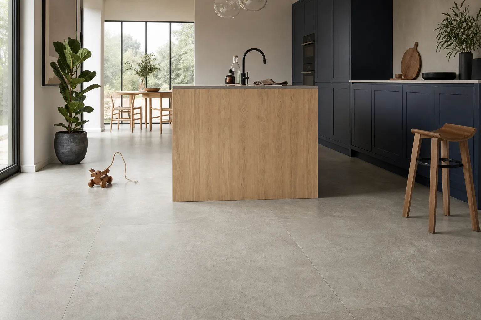 Keuken met lichtgrijze steenlook PVC vloer