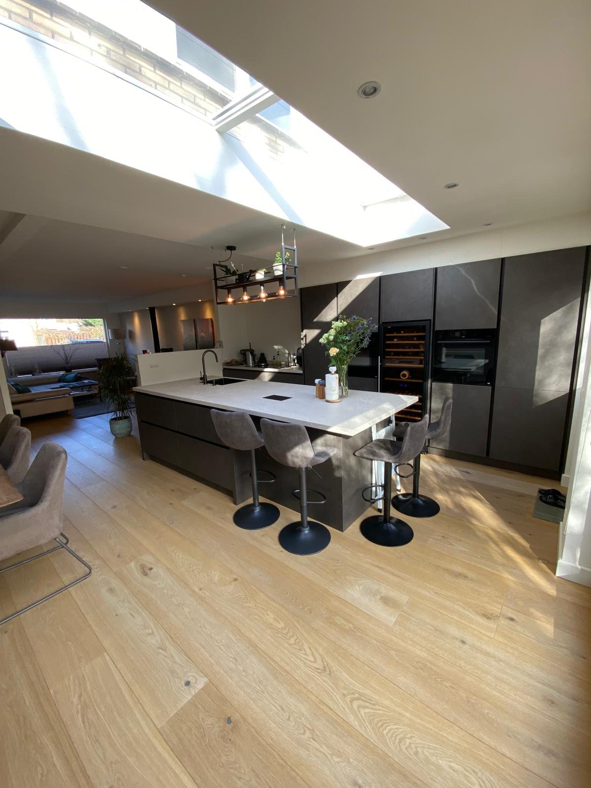 Woonkamer en keuken in Amstelveen