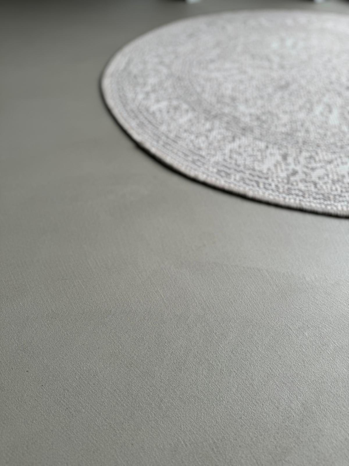 Detail van de naadloze LavaSteen-vloer